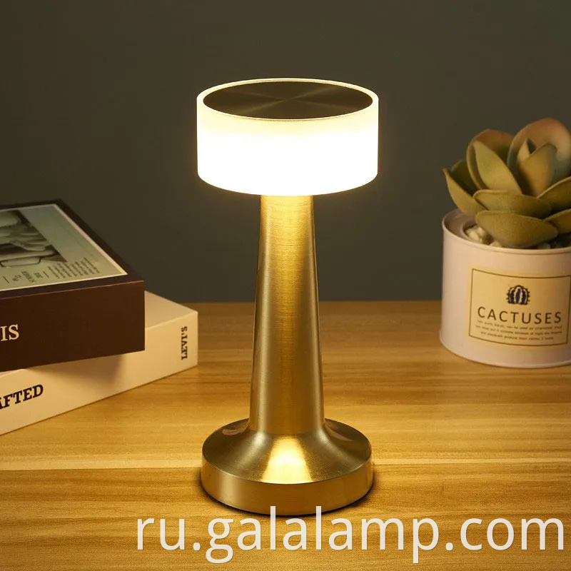 Стильная настольная лампа с кованым железом с удобной зарядкой USB